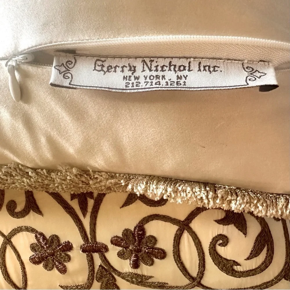 Gerry Nichol, Inc. NY NY Cushions‎ Silk Beaded Handcrafted Aubusson style